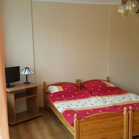 Dom Wczasowy Pod Debem Apartmán *